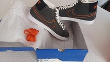 Scarpe Nike SB Blazer, colorazione marrone,bianca e arancione mai usate original