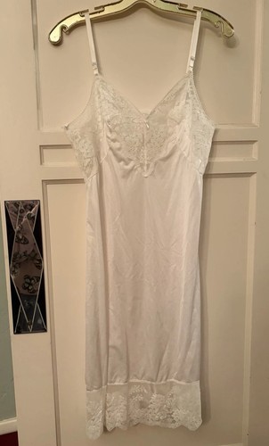 Vintage white nylon lace trim - white,
