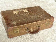 Vecchia piccola valigia da