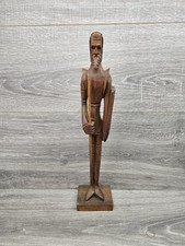 Scultura in legno intagliato a