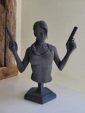  Lara Croft - Buste