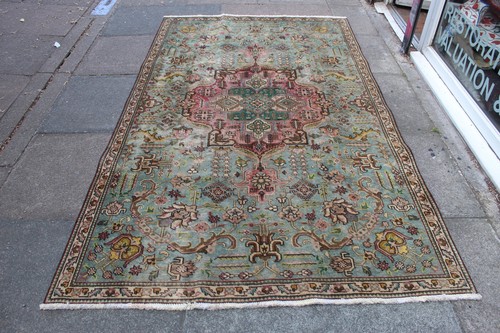 Tappeto vintage indossato