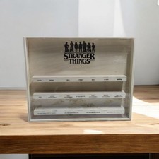 Kinder Joy Stranger Things Espositore Collezione Compl. Con Chiusura Plexiglass