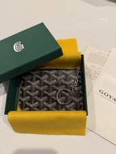 Nuovo con etichette Goyard