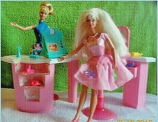 BARBIE TWIRLIN' MAKE UP &