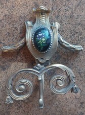 Appendiabiti da muro Vintage Antiquariato in Ottone antico e piastrina decorata