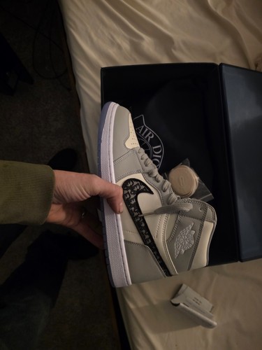 Size jordan 1 x dior - 9.5,