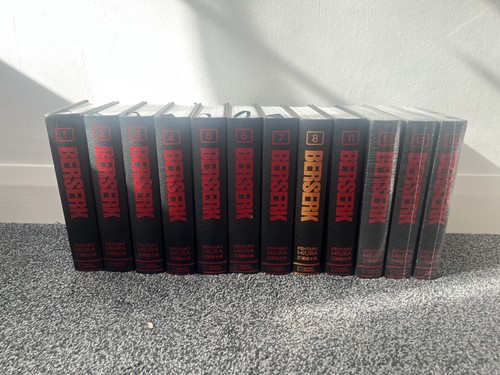 Berserk deluxe edition volumes - deluxe,