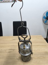 Antica lampada a carburo da