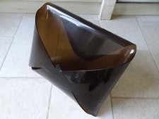 Porte-revues design en lucite