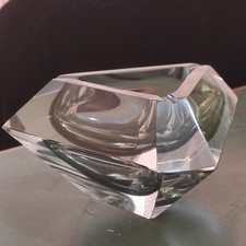 portacenere di Murano in vetro sfaccettato grigio fumé, base triangolare