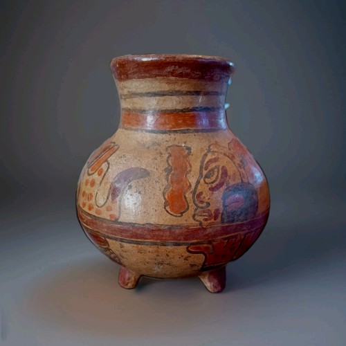 Antico vaso con piedini - , a