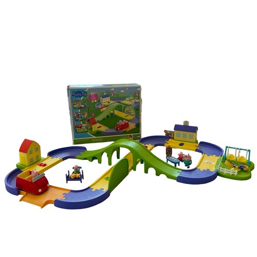 Peppa pig all around - pig, peppa's