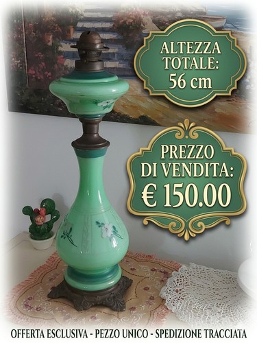 Antica lampada petrolio in - a,