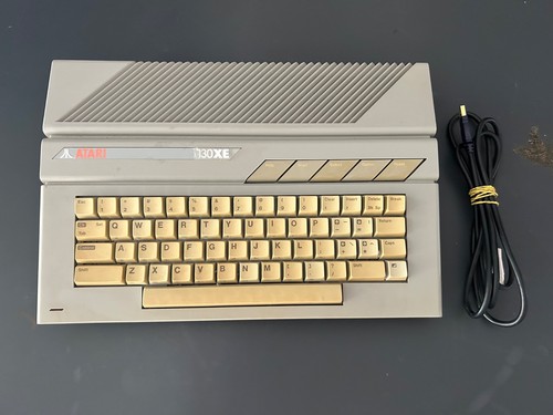 Atari 130xe computer - atari,