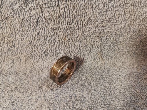 Anello con monete mezzo