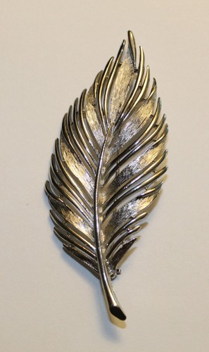 Spilla piuma tono argento - , jj