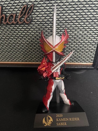 Figurina kamen rider saber - kamen,