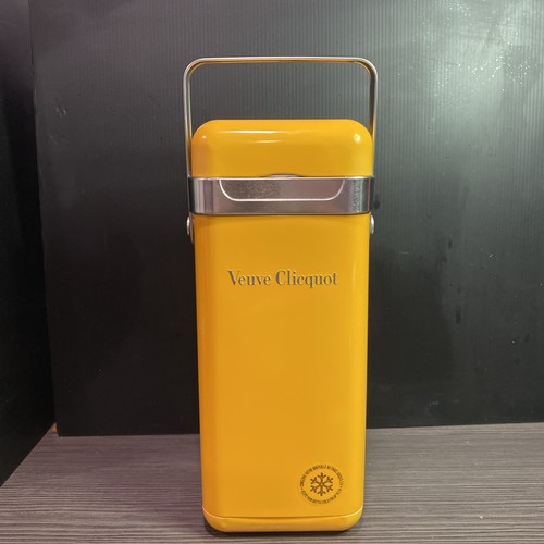 Veuve clicquot champagne - clicquot,