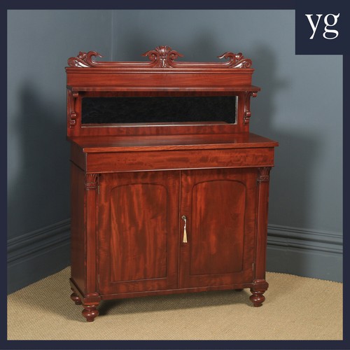 Credenza antica inglese