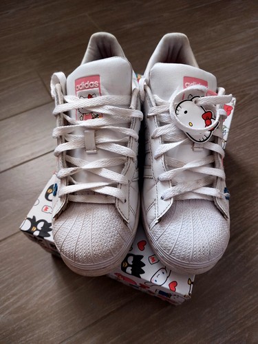 Adidas super star - hello, kitty