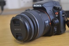 Sony Alpha SLT-A37 con