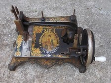 Antica e rara macchina da cucire "Regina Margherita" del 1893 ancora funzionante