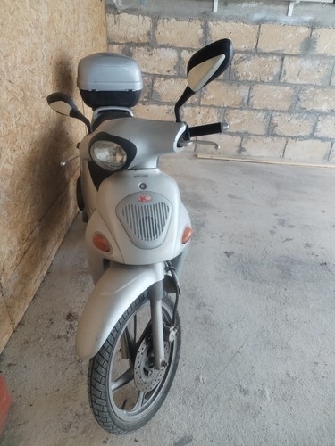 Scooter usati 150 - scooter, people