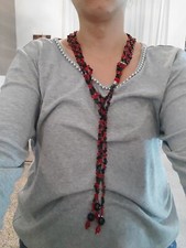 Collana lunga donna elegante in pietra rossa corallo e pietre nere fatta a mano 