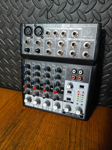 Behringer xenyx 802 - 802, compact