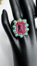 Anello dichiarazione Kenneth Jay Lane rosa taglio smeraldo cristallo turchese cabochon