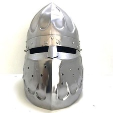 Elmetto cavaliere medievale in