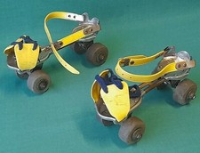 COPPIA VECCHI PATTINI A