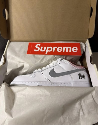Supreme nike dunk low - supreme,