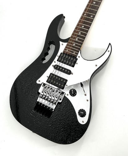Chitarra elettrica firmata