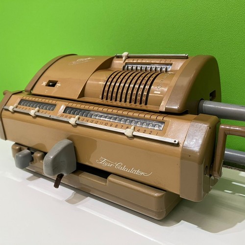 Calcolatrice meccanica vintage