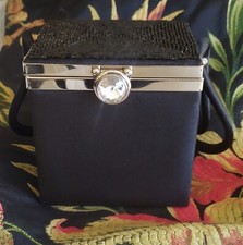 Pochette rigida nera di Antonello Serio