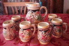 BOCCALI DA BIRRA IN CERAMICA CON DECORAZIONI IN RISALTO VINTAGE, COLLEZIONE