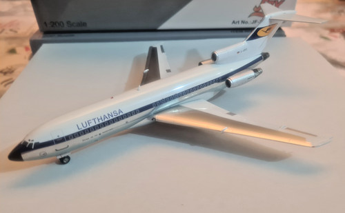 Lufthansa retro b727 100 - lufthansa,
