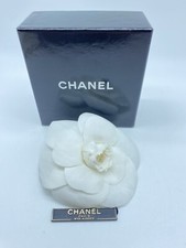 Chanel Spilla  Brooch, Forma Fiore tessuto bianco 93P A 01102 X01021.