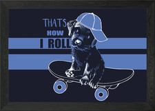 Cucciolo rotolo su skateboard