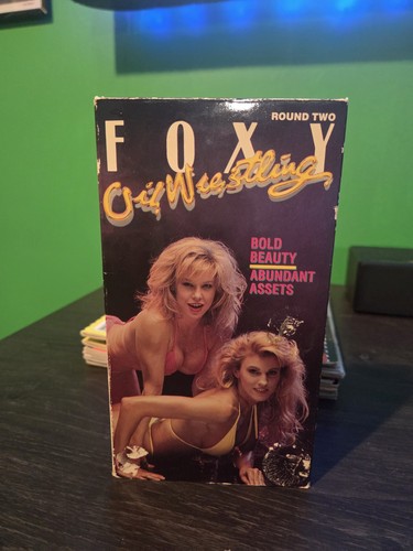 Foxy oil wrestling round - wrestling, one