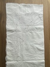 TOVAGLIA IN LINO RICAMATA A INTAGLIO