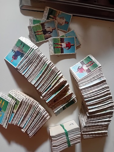 340 figurine calciatori - 340,