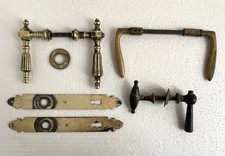 Set di varie maniglie per