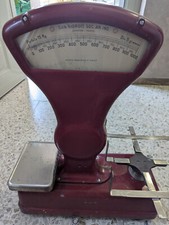 Bilancia da banco d'epoca San Giorgio, rossa, funzionante, con pesi tara