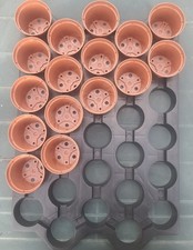 Pannello portavasi con 30 vasi