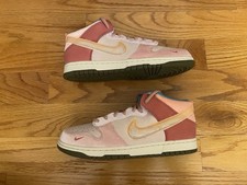 NUOVO Nike Dunk Mid Social