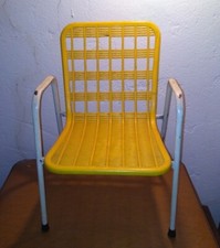 Sedia gialla per bambini con