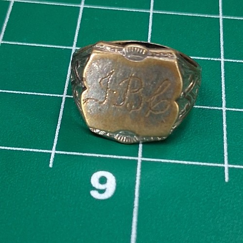 Anello vintage indossato tono